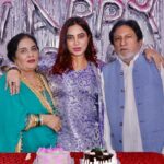 Arshi Khan Instagram - Abba amma aur mere bhai ❤️❤️❤️❤️❤️❤️❤️❤️❤️❤️❤️ #arshi #arshikhan #family #birthday