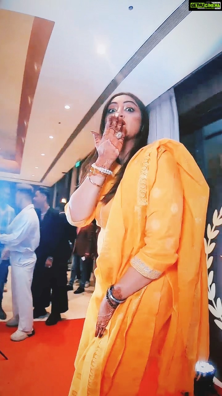 Arshi Khan Instagram - Mar gaye tera Roop dekh ❤️❤️❤️ #arshi #arshikhan #reels #reelsinstagram #reelsvideo #reelitfeelit