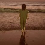 Arti Singh Instagram - Happy Sunday . We often loose ourselves and it’s ok but important is to find yourself again . Well I do often . Pani samundar mein behta hua Acha lagta hai par jazbaaton mein itna behana Acha nahi jahan aap apne aap ko kho den . Just a thought .Life is short . Give love and b kind but don’t forget to give it yourself first ❤️