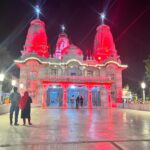 Arti Singh Instagram - Blessed 😇 gorakhnath temple with mommy darling