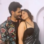 Arti Singh Instagram - Im in love with this song . And with the original ❤️ @rohit_khandelwal77 and @rajivadatia thank you for special appearance 😃