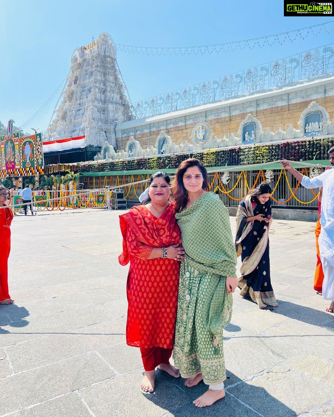 Arti Singh Instagram - Finally tirupati darshan ❤️my new year starts today ❤️grateful 🙏 @anujasingh60.as