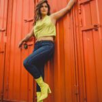 Arti Singh Instagram - Neon is my colour 💥 Clicked by @iam_kunalverma Location @truetrammtrunk Make up @ankita_makeupartist5 Hair @rashidtheartist True Tramm Trunk