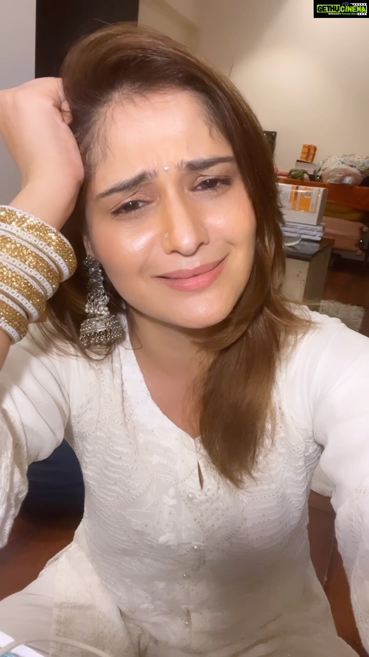 Arti Singh Instagram - Main tujhe bohut achi lagti hun nA ❤️