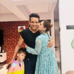 Arti Singh Instagram - Happy bhai dooj ❤️ @krushna30 @vicky5781 Wearing @everbloomindia