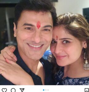 Arti Singh Instagram - 2007 se ab tak Sirf pyar diya. Ladli thi main apki. U said u wil b my guiding star forever . But Sitara toh tab bante hai jab chale jate hain . Aise nhi chahiye thi guidance . I loved u and I wil always love you.2007 when I met u I never thought I wil always b with u till now Kyunki main rishton mein kacchi pad jati hun . Par apne nahi tuutne diya kabhi .I wil b your Behna your bacha forever. Bohut Kuch hai . Jab milungi tab kahungi. See u on other side my andu my brother 🤗mera bhai