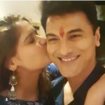 Arti Singh Instagram – 2007 se ab tak Sirf pyar diya. Ladli thi main apki. U said u wil b my guiding star forever . But Sitara toh tab bante hai jab chale jate hain . Aise nhi chahiye thi guidance . I loved u and I wil always love you.2007 when I met u I never thought I wil always b with u till now Kyunki main rishton mein kacchi pad jati hun . Par apne nahi tuutne diya kabhi .I wil b your Behna your bacha forever. Bohut Kuch hai . Jab milungi tab kahungi. See u on other side my andu my brother 🤗mera bhai