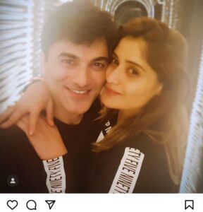 Arti Singh Instagram - 2007 se ab tak Sirf pyar diya. Ladli thi main apki. U said u wil b my guiding star forever . But Sitara toh tab bante hai jab chale jate hain . Aise nhi chahiye thi guidance . I loved u and I wil always love you.2007 when I met u I never thought I wil always b with u till now Kyunki main rishton mein kacchi pad jati hun . Par apne nahi tuutne diya kabhi .I wil b your Behna your bacha forever. Bohut Kuch hai . Jab milungi tab kahungi. See u on other side my andu my brother 🤗mera bhai