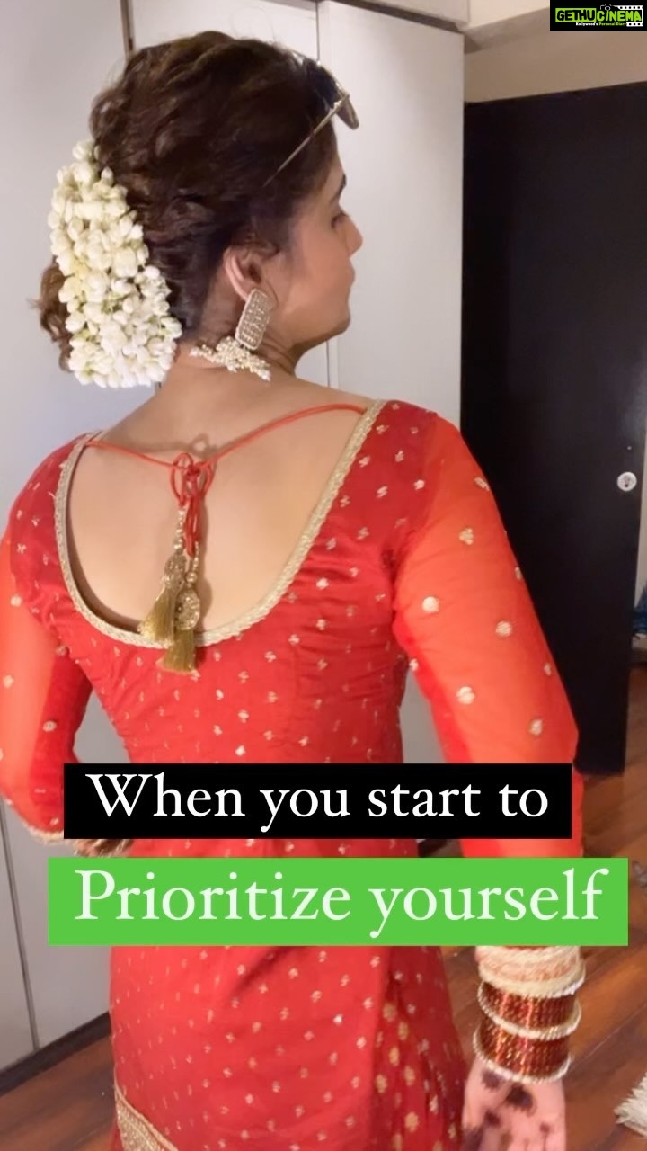 Arti Singh Instagram - Happy karwa chauth to everyone …. Zinda har pyar Rahe … It’s all about love and faith . Love fully . It’s the most beautiful thing ❤️it’s the most simple thing . ❤️