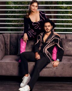 Arti Singh Instagram - Twinning 🥰 @nitishrana_official @artisingh5 Shoot @fitlookmagazine Founder @mohit.kathuria1987 Wearing @fitlookoriginals Shot by @praveenbhat Make up @sweena_malhotra_mua Hair @rashidtheartist @sachinhairartistry Location @clingdelhi_ Stylist bati_handa