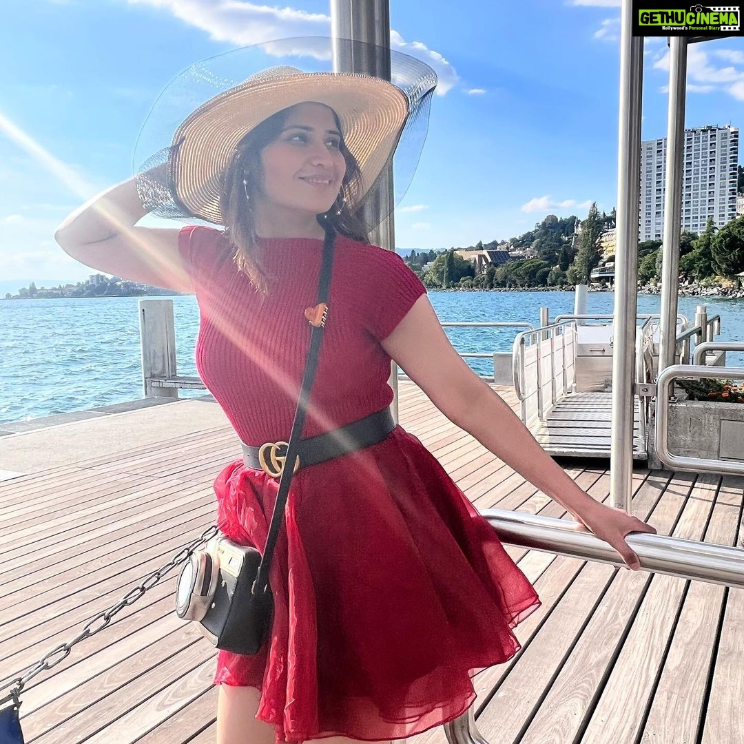 Arti Singh Instagram - Red riding hood ❤️ Color of love ❤️
