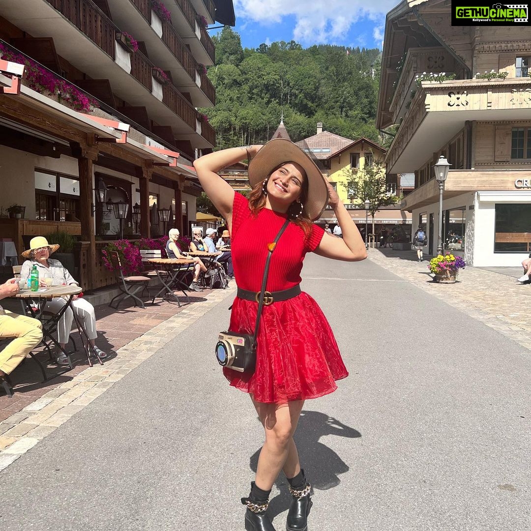 Arti Singh Instagram - Red riding hood ❤️ Color of love ❤️