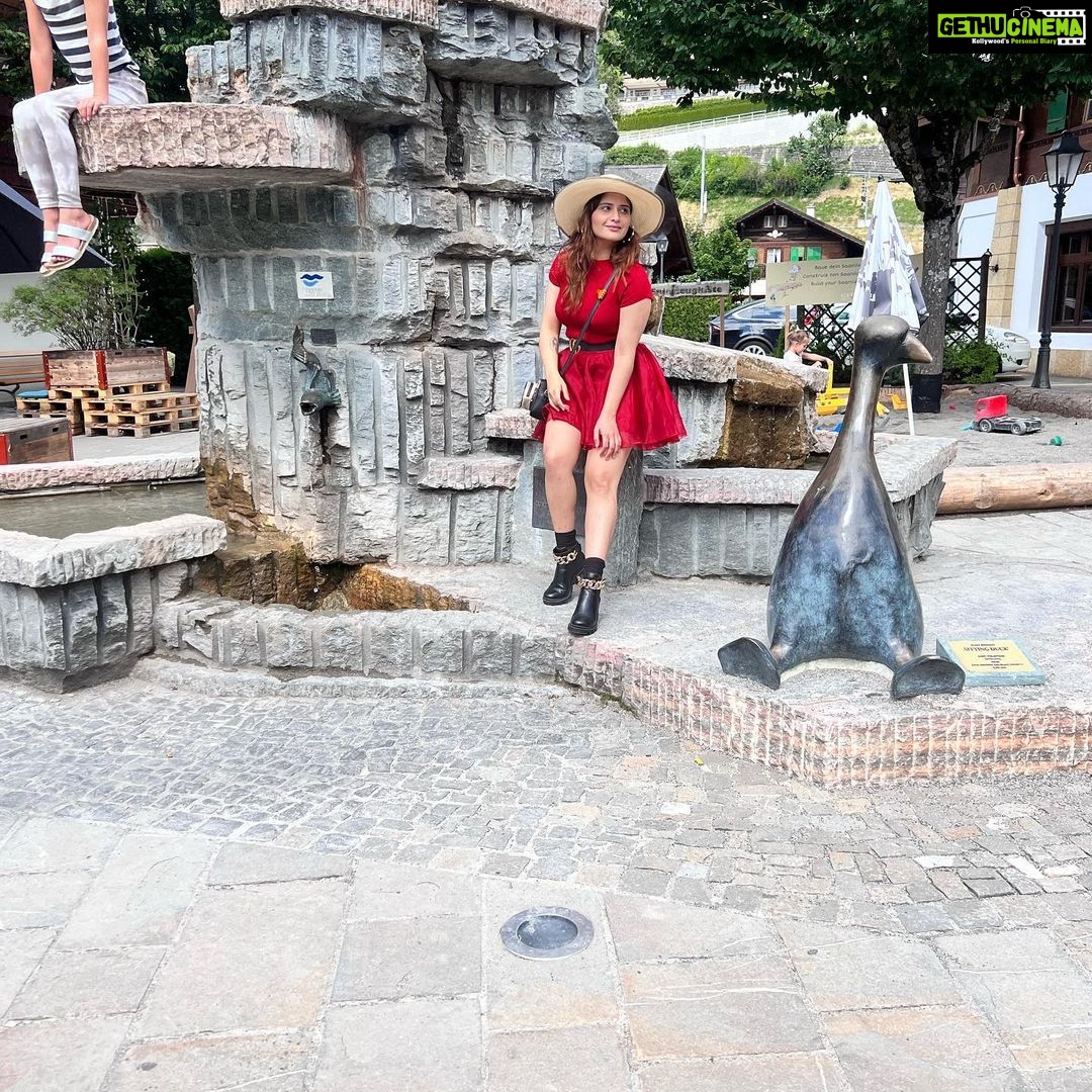 Arti Singh Instagram - Red riding hood ❤️ Color of love ❤️