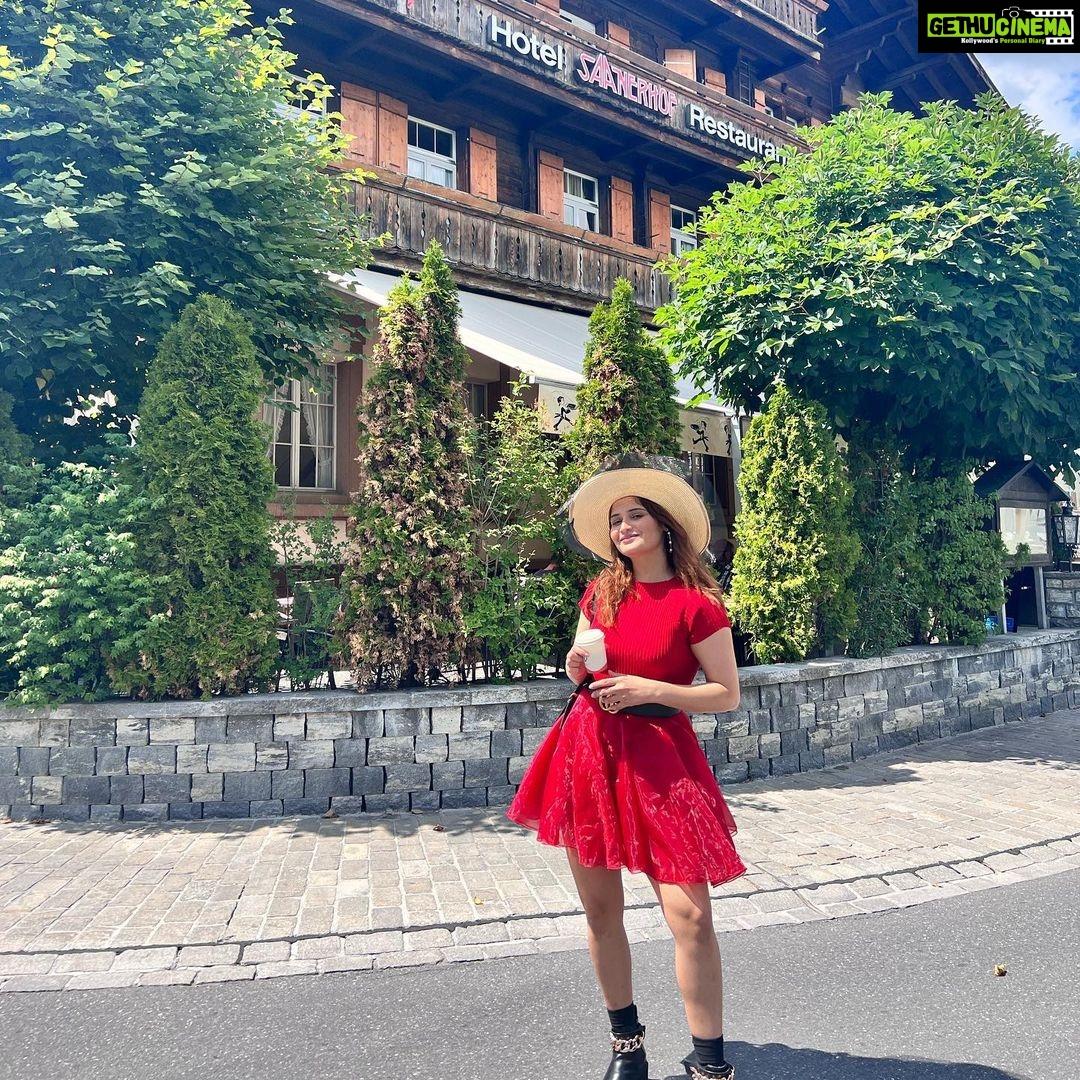 Arti Singh Instagram - Red riding hood ❤️ Color of love ❤️