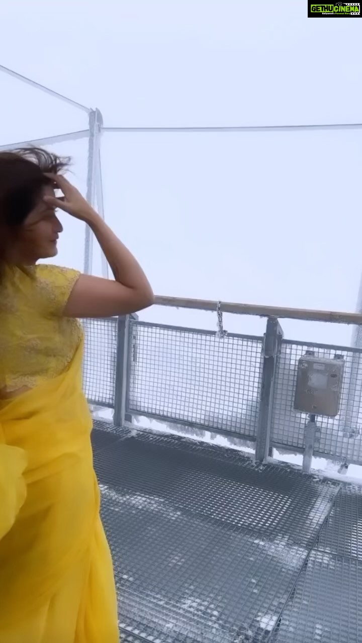 Arti Singh Instagram - Another one ❤️ this song 😍 one of the most beautiful shot in Switzerland .. #mount jungfrau.. one degree kulfi jam gayi 💕