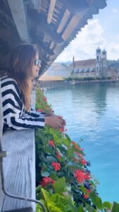 Arti Singh Instagram - Where is Johny🤪 #lucerne ❤️ #reels #reelsinstagram #reelitfeelit #reelkarofeelkaro #trendingreels #artisingh5 #actor