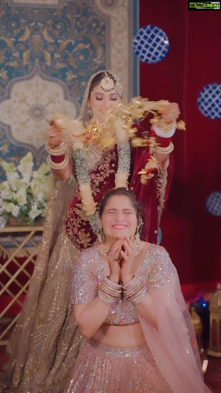 Arti Singh Instagram - Sun Maahi sun se Ranjha ❤️❤️ Wearing @shiivanggii @ramagiq Video by @madeinheavenstudios Beautiful bride @bhavika.johri