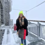 Arti Singh Instagram - Our first snow experience Mount jungfraujoch ❤️ 2nd photo mommy’s happiness 😍❤️❤️blessed .. grateful @thomascookofficial @shameershaikh786 @alkaavats