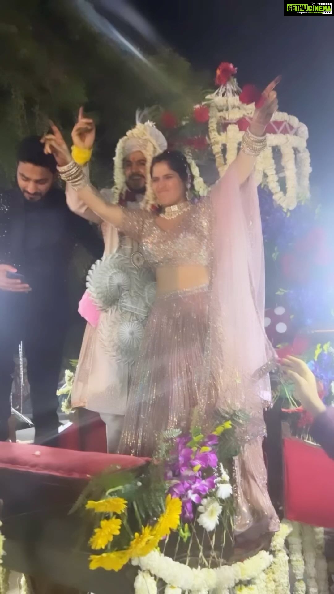 Arti Singh Instagram - Grateful for every moment I had in this wedding . With loved ones ❤️ @rehan_khan1199 @bhavika.johri
