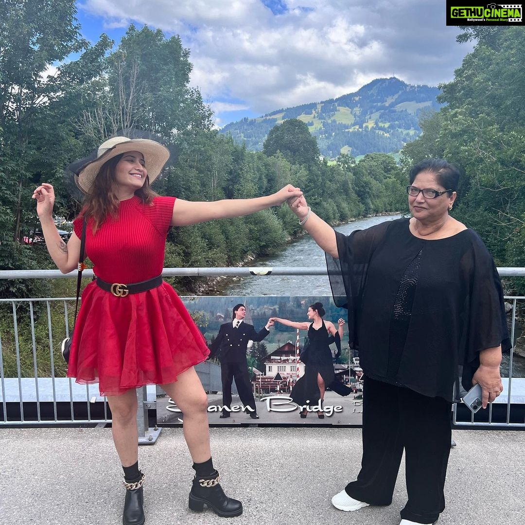 Arti Singh Instagram - My forever love story @geetasingh597 @thomascookofficial @shameershaikh786 #gstaad #saanen #geneva