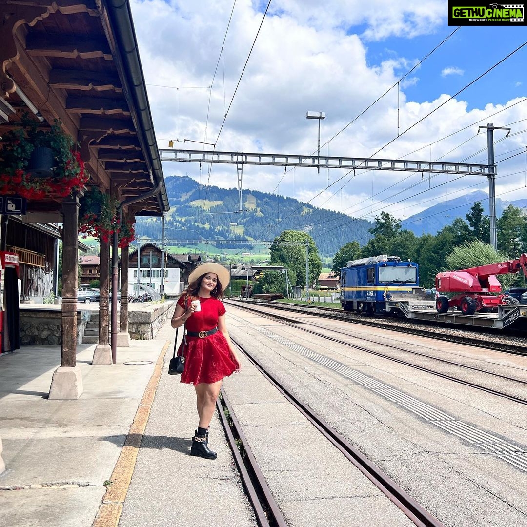 Arti Singh Instagram - My forever love story @geetasingh597 @thomascookofficial @shameershaikh786 #gstaad #saanen #geneva