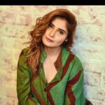 Arti Singh Instagram - Be yourself there is no one better ☘️ Clicked by @ashish_sawant__ Hair by @anjalichaudhary9876 Make up @nish_chandnani
