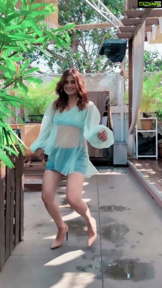 Arti Singh Instagram - My heart goes... Dancing!!! ππ»ββοΈ: @anjalichaudhary9876 π: @makeupbynidhidesai π: @truetrammtrunk . . . #feelkaroreelkaro #feelitreelit #reelindia #trending #reeling #danceonreels #dance #artisingh