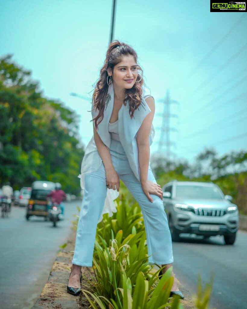 Arti Singh Instagram - Fly like a free spirit! 🤍 . . Outfit: @gurbakshofficial @connectedforfashion Hair and MUA: @tapsi_makeup . . #photooftheday #stylefile #lookbook #ootd #ootdstyle #instadaily #instagood #fashion #style #artisingh