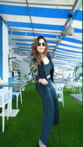Arti Singh Instagram - Right when it's weekend! Outfit: @gurbakshofficial @connectedforfashion Hair and MUA: @tapsi_makeup Location: @whitelamavilla . . . #feelkaroreelkaro #feelitreelit #reels #reelsinstagram #reelindia #meena #danceonreels #trendingreels #trending #artisingh
