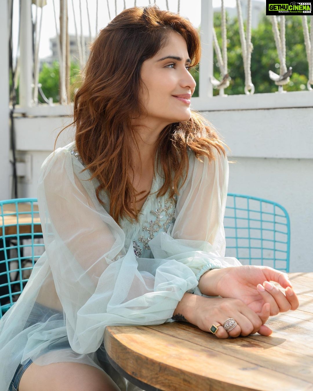 Arti Singh Instagram - Thoda lazy sa Monday! . . ππ»ββοΈ: @anjalichaudhary9876 π: @makeupbynidhidesai π: @truetrammtrunk π·: @mayankpradhan_ . . #fashion #style #fashionfever #stylefile #lookbook #fashionista #ootd #ootdstyle #ootdinspo #mondayblues #monday #artisingh