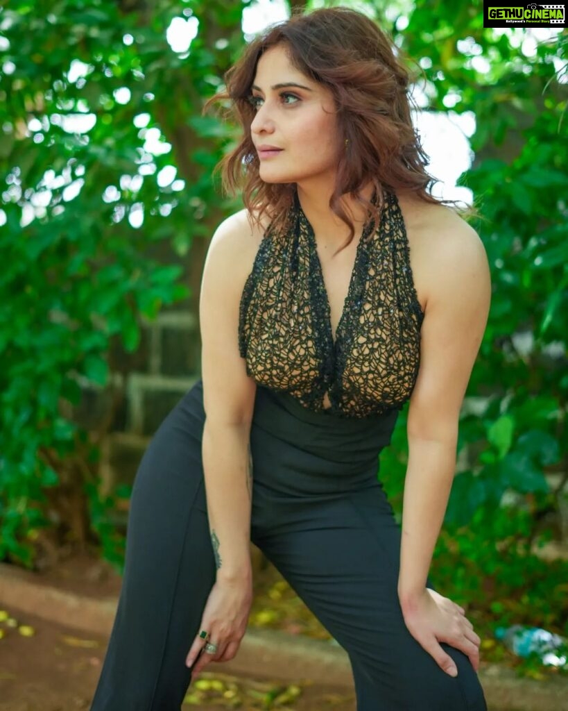 Arti Singh Instagram - Keep your back strong and head held high!! That's your power!! . . Hair and MUA: @tapsi_makeup . . #ootdstyle #ootd #back #stylebuzz #fashion #stylefile #lookbook #stylish #photooftheday #instagood #instadaily #artisingh