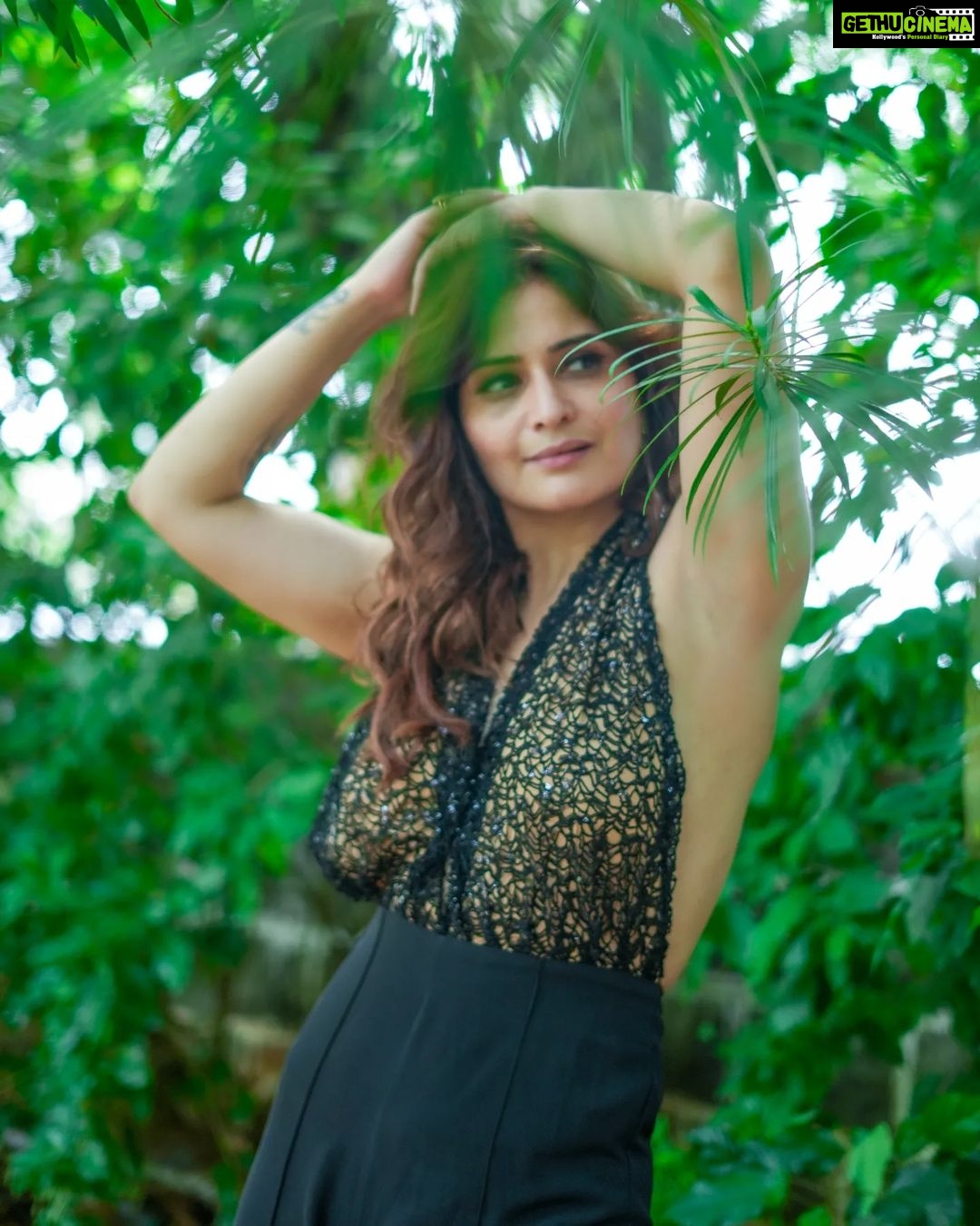 Arti Singh Instagram - Keep your back strong and head held high!! That's your power!! . . Hair and MUA: @tapsi_makeup . . #ootdstyle #ootd #back #stylebuzz #fashion #stylefile #lookbook #stylish #photooftheday #instagood #instadaily #artisingh