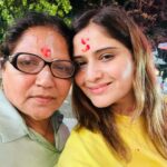 Arti Singh Instagram - Blessed 😇 gorakhnath temple with mommy darling