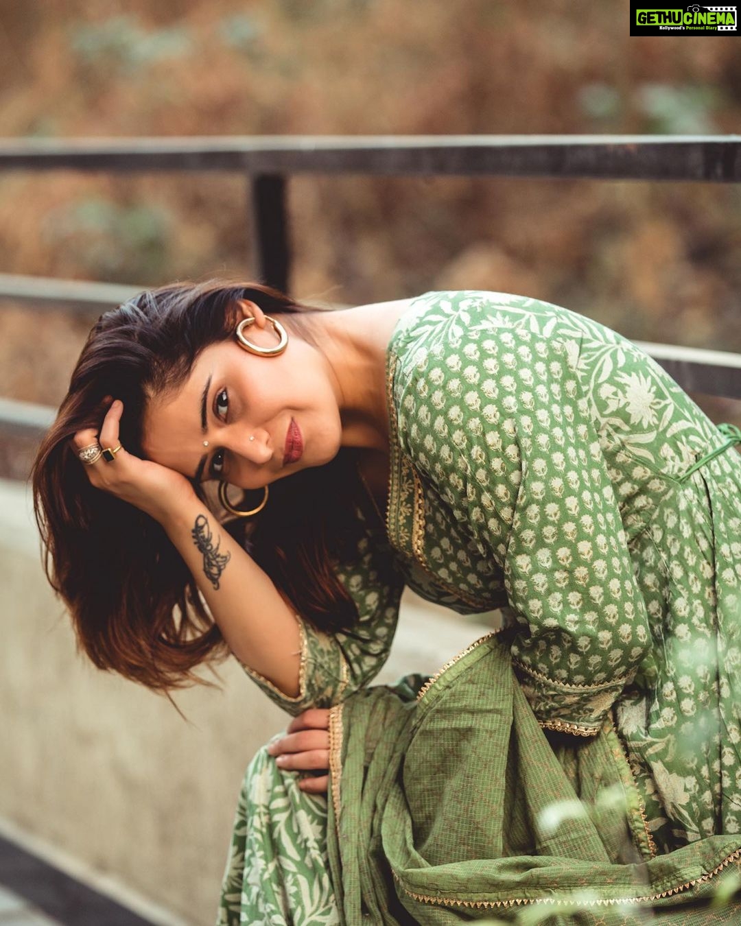Arti Singh Instagram - Life is long lesson in humality ❤️ Wearing @tara_c_tara