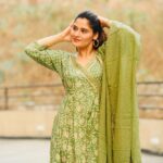 Arti Singh Instagram - Life is long lesson in humality ❤️ Wearing @tara_c_tara