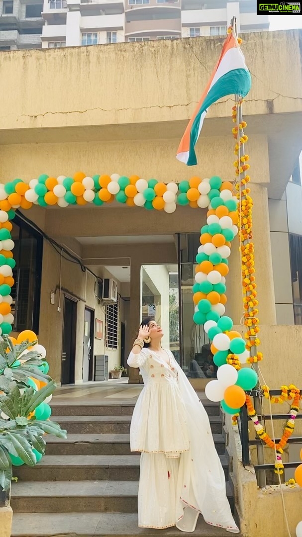 Arti Singh Instagram - Happy Republic Day ❤️ jhanda uuncha Rahe hamara 🙏🙏