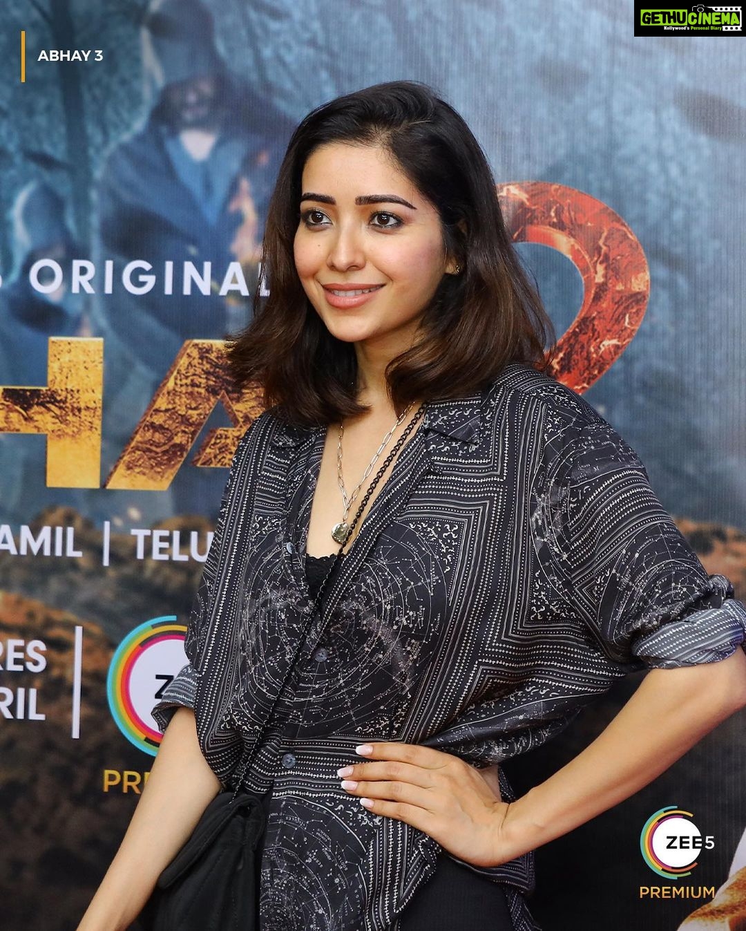Asha Negi Instagram - Asha Negi was literally stealing hearts with that smile at the screening of #Abhay Season 3 Premiering tomorrow only on #ZEE5 #AbhayOnZEE5 #AaGayaHaiAbhay #ZEE5OriginalSeries @kunalkemmu @kenghosh19 @ashanegi @tanujvirwani @divyaagarwal_official @nidhisin @rahuldevofficial @vidyamalavade @_iamelnaaz_ @riturajksingh @adilafsarz @dushysing @charit24 @aparnanadig @zeestudiosofficial
