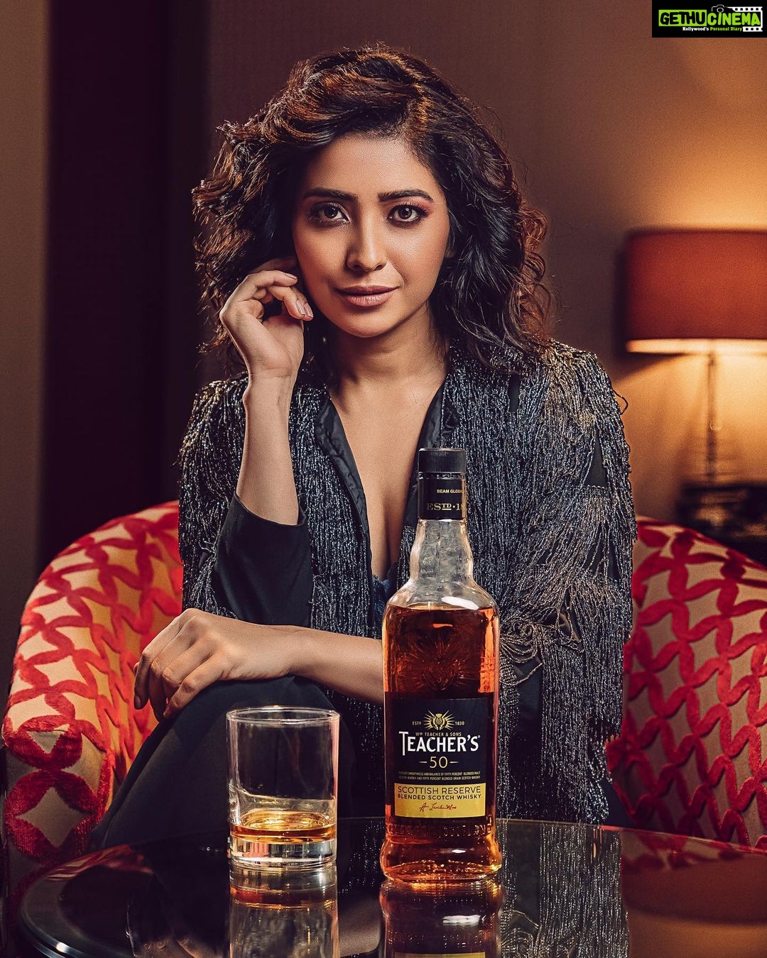 Asha Negi Instagram - Loving my #collaboration with Teacher’s 50 Scotch Whisky! There’s no better way to begin my long weekend than to kickstart it with my go to Teacher’s 50. This smooth and smoky blend has just the right balance! @teachersscotchwhisky #teachersscotchwhisky #teachers50 #teacherswhisky #teachersscotchwhisky -Drink Responsibly -The content is for people above 25 years of age only