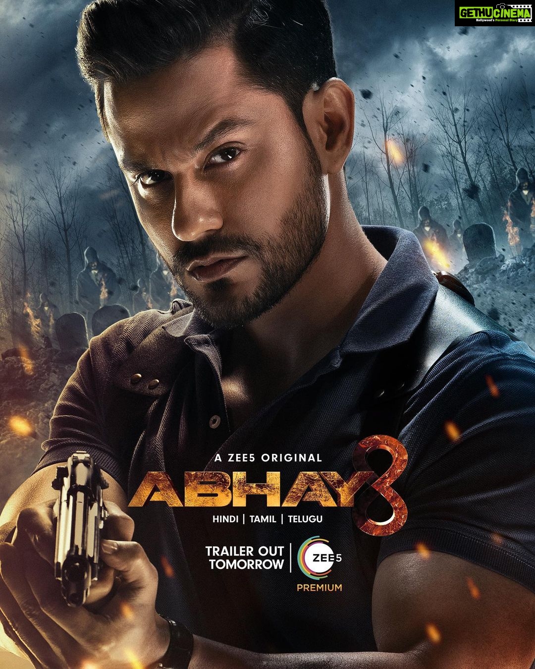Asha Negi Instagram - Bigger, bolder and even more ruthless. #Abhay Season 3 is going to make you question everything. Coming soon on @zee5. Trailer out tomorrow! #AaGayaHaiAbhay #AbhayOnZEE5 #ZEE5OriginalSeries @kunalkemmu @kenghosh19 @tanujvirwani @divyaagarwal_official @nidhisin @rahuldevofficial @vidyamalavade @iamelnaaz @riturajksingh @adilafsarz @dushysing @charit24 @aparnanadig @zeestudiosofficial