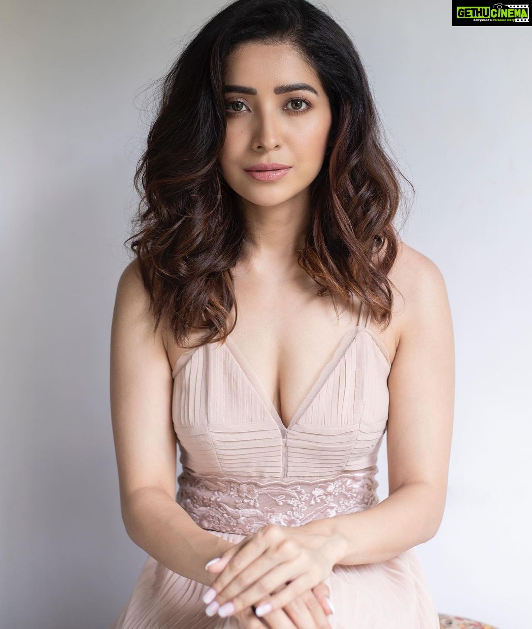 Asha Negi Instagram - I may look calm but deep down I only want to dance on oo antava mava!! . . @nimi_insta @ashisbogi @shaylinayak