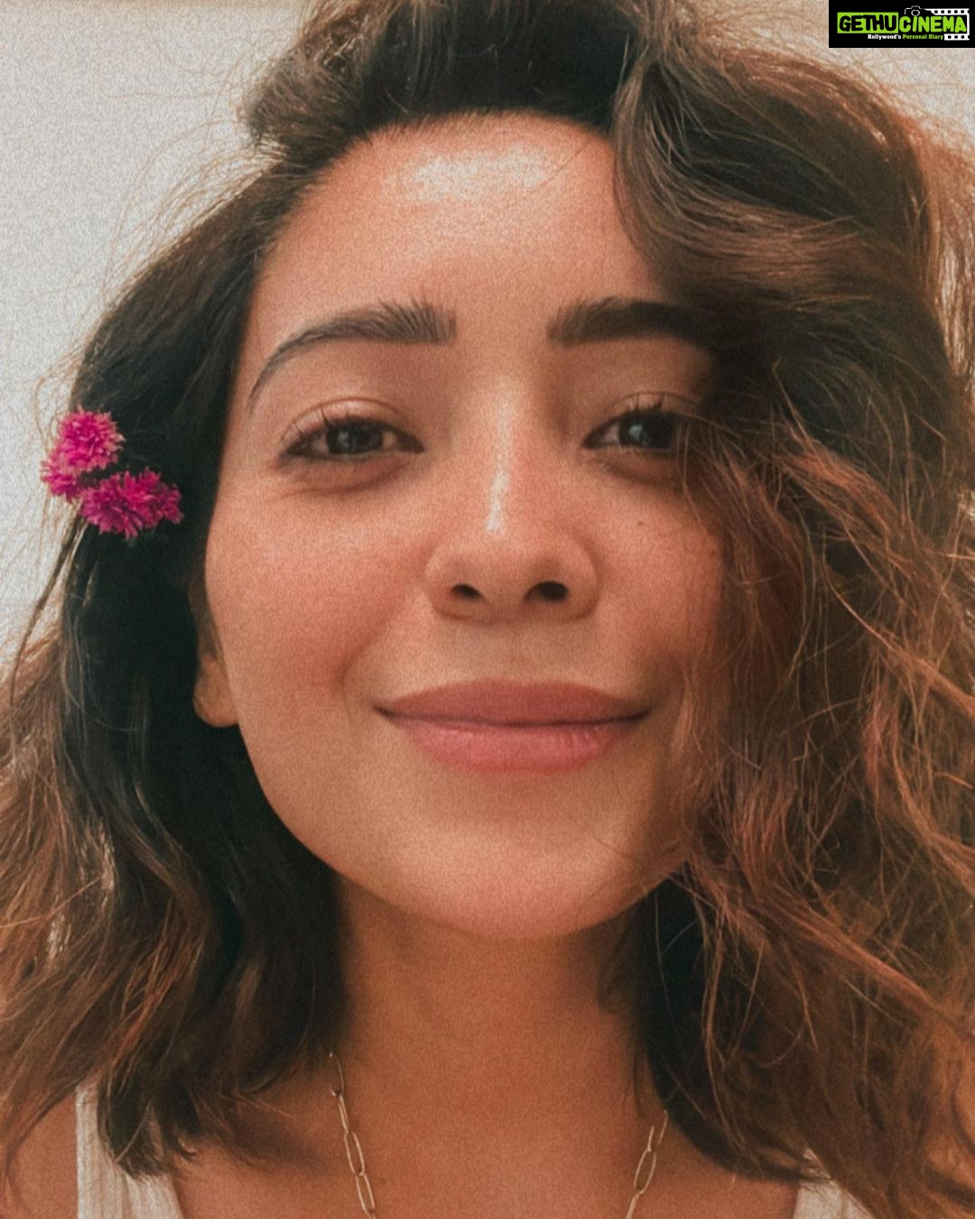 Asha Negi Instagram - To hope, love and sunflowers!🌻🫶