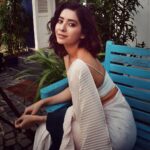 Asha Negi Instagram - I told the stars about you!✨💫 . . @pehelaggarwal 📷 Mua/hair @thatgalwithmakeup Styled by @savlambaa . . Saree- @SewSutra PR & coordination- @Onenessbymn