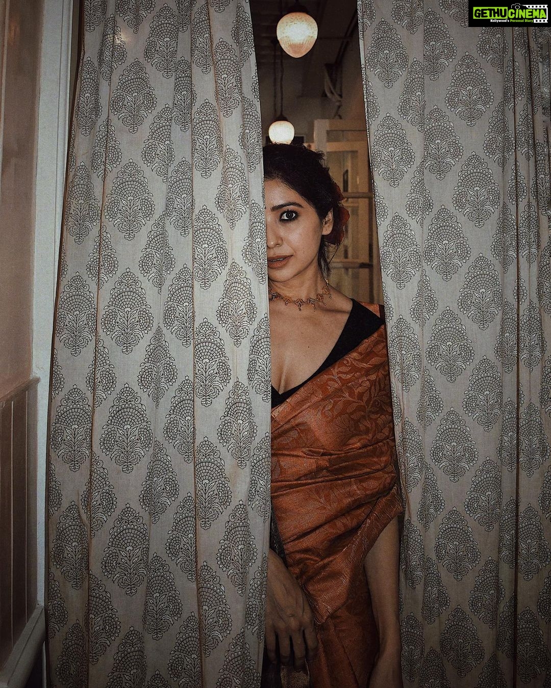 Asha Negi Instagram - तुम आए तो आया मुझे याद, गली में आज चाँद निकला..🌙🦢 . . @pehelaggarwal HMU/hair @thatgalwithmakeup Styled by @savlambaa Saree @reshamhos Jewllery @kharikajai Pr & coordination @viralmantra Taj Mahal Tea House