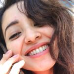 Asha Negi Instagram - Hello! I just thought I’d send some sunshine your way🌻🌞#DhoopIsMyPoison😂