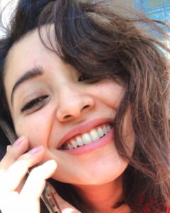Asha Negi Instagram - Hello! I just thought I’d send some sunshine your way🌻🌞#DhoopIsMyPoison😂
