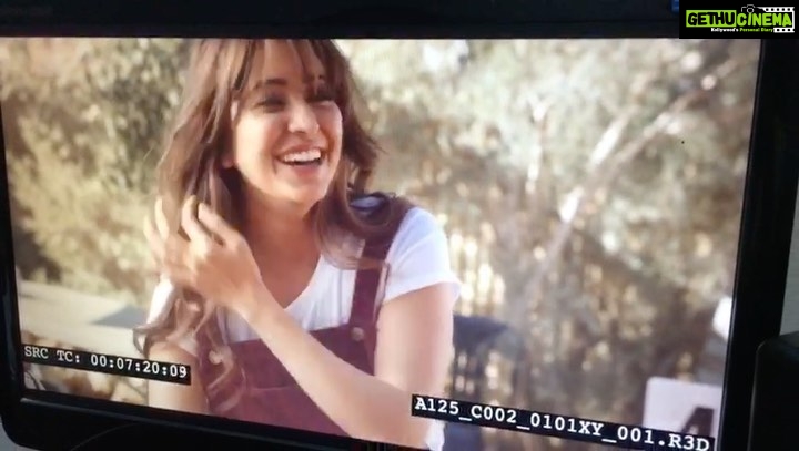 Asha Negi Instagram - Khwabon ke Parindey.. it’s out! Some bts to show you guys how the actors were beaten up if not performed well😂 Link in bio! @voot #bts @crimrinal @tusharsharma16 @manasi_moghe @rohan_shah_ @mtapas @manjitginny @bernardwinter @palakjain786 @kishansavjani