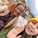 Asha Negi Instagram - So this was my first official trek that happened to be for 5days 4nights, where I literally carried all the stuff I needed for those days with me in my bag, drank water from trail spring water, climbed mountains, saw galaxies with naked eyes, And for this mind blowingly beautiful experience I want to thank our own Moongfali @himanshu_rajmehta and Akhrot @sudhanshu.baloni for letting me and @gaddedsoul be a part of this trek and not just that but being such helpful and entertaining company for us! Bete mauj karadi kasam se! Bolo dobara kab chalna hai?😂