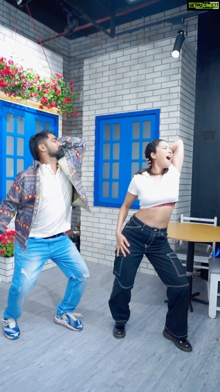 Asha Negi Instagram - We dance our heart out everytime we do! Vibe same hai! @vabs_blockbusterentertainer Suggest songs ppl, bcz we love to dance!🥳🫶