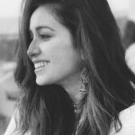 Asha Negi Instagram - मंज़िल मिलेगी भटक कर ही सही.. गुमराह तो वो हैं, जो घर से निकले ही नहीं।🖤 - मिर्ज़ा ग़ालिब #223rdbirthanniversary #mirzagalib