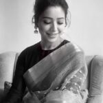 Asha Negi Instagram - 🖤🌷